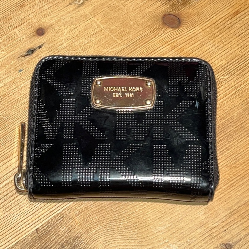 Michael Kors MK patent compact wallet zipper closure 5” x 4” Cash coins & cards